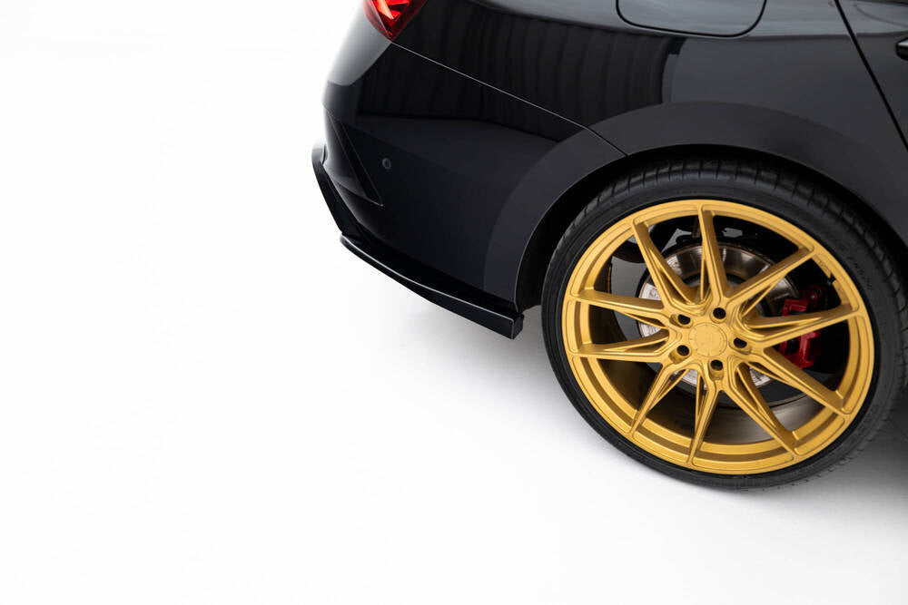 Seitliche Heck Diffusor Erweiterung V.2 für Skoda Octavia RS MK4 Facelift von Maxton Design