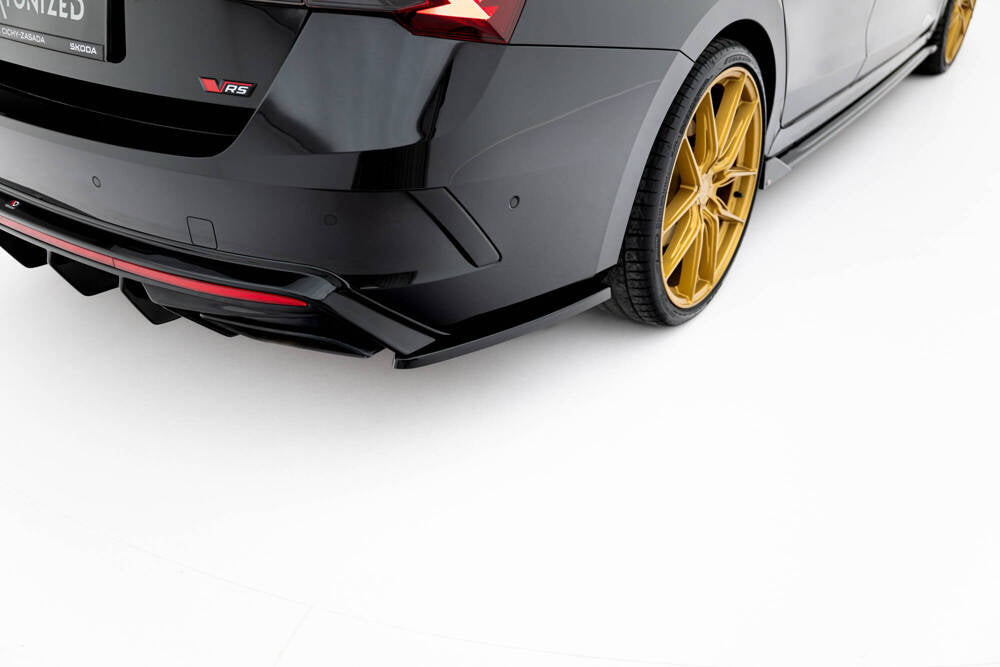 Seitliche Heck Diffusor Erweiterung V.3 für Skoda Octavia RS MK4 Facelift von Maxton Design