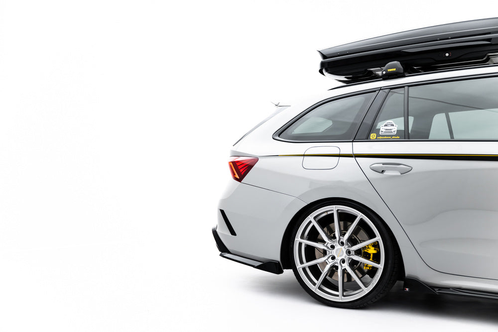 Seitliche Heckdiffusor Erweiterung V.8 für Skoda Octavia RS MK4 von Maxton Design