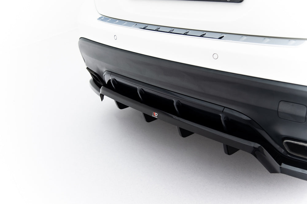 Zentraler hinterer Splitter für Mercedes GLA 45 AMG X156 Facelift von Maxton Design