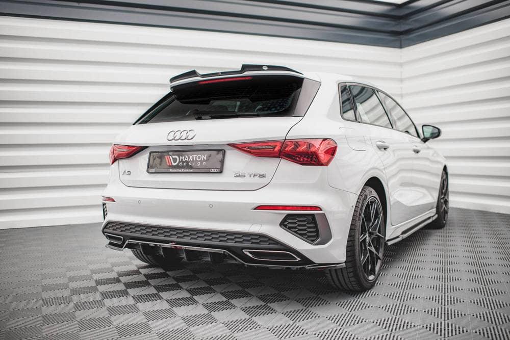 Zentraler hinterer Splitter mit vertikalen Flaps für Audi A3 8Y S-Line Sportback von Maxton Design