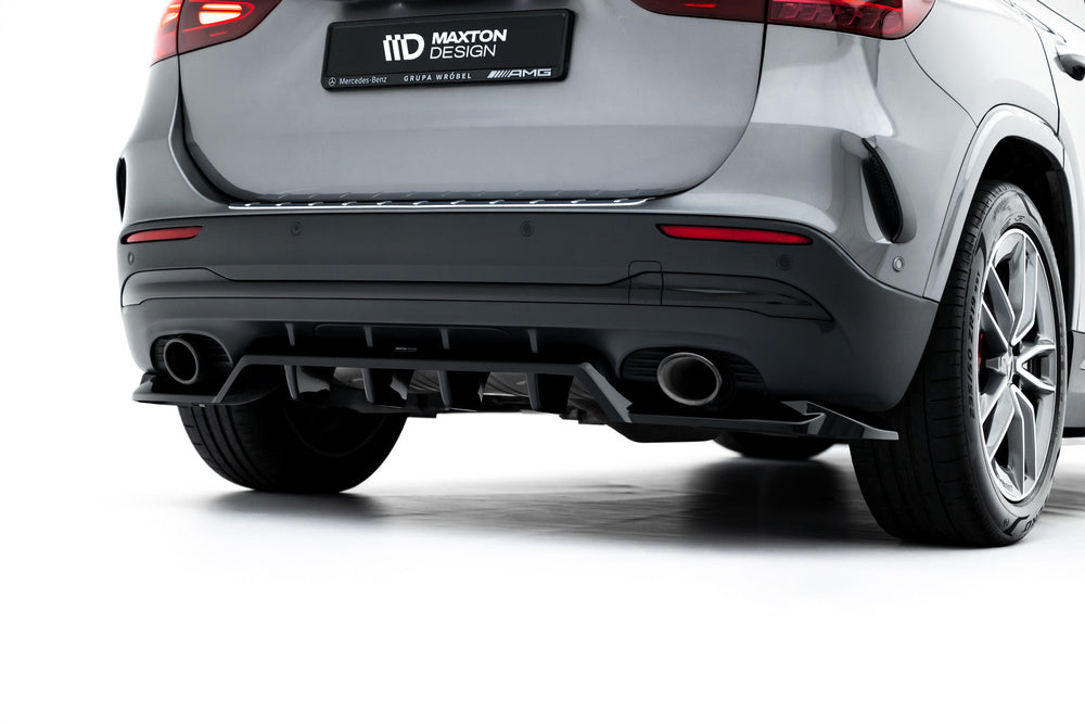 Zentraler hinterer Splitter für Mercedes-AMG GLA 35 H247 Facelift von Maxton Design