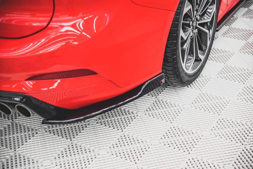 Seitliche Heck Diffusor Erweiterung V.4 für Ford Focus Kombi ST-Line MK4 von Maxton Design
